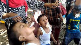 Kids take part in jovial cracker eating competition in Indonesia