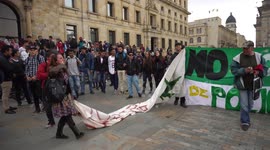 Marijuana fumate in protest of Duque's proposal