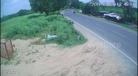 UNBELIEVABLE AUTO RICKSHOW ACCIDENT CCTV VIDEO