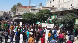 Anti-Assad protesters sweep through Syrian town