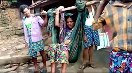 Mother forced to give birth at the side of the road