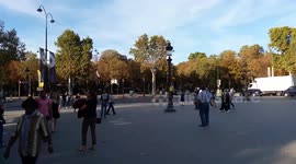 A collective composed of 250 porely housed families sets up a camp from 9th to the 14th September on the Champs-Élysées