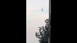 Man completes terrifying 'tightrope' stunt over Moscow's main street