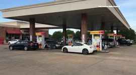 Gas stations busy as residents prepare for Hurricane Florence's landfall