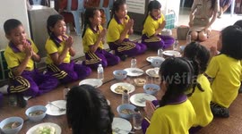 Thai school children eat lunch at Rama 9 Buddhist temple