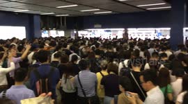 Commuters stuck in transport chaos day after Typhoon Mangkhut ravages Hong Kong
