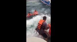 Fourteen Spanish tourists rescued after boat engine cuts out in rough seas (2)