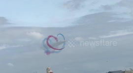 Clacton Airshow 2018: Red Arrows pilots spiral around rest of team
