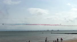 Clacton Airshow 2018 - Red Arrows perform close encounter