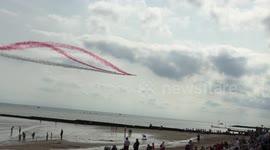 Clacton Airshow 2018 - Red Arrows swap positions