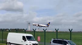 Plane fails to land at Dublin airport in strong winds