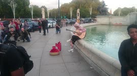 Justin Bieber serenades Hailey Baldwin outside Buckingham Palace