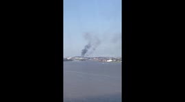 Fire in Navy Yard, Washington DC. Seen from my flight from Nashville. Yikes! https://t.co/cpA9FhVQYy