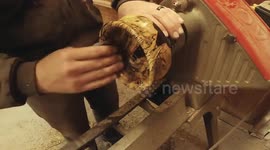 Mesmerising wood-turning timelapse shows creation of bowl