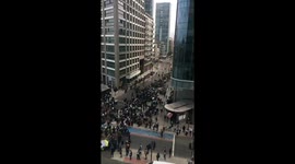 Huge protest outside Uber's offices in Aldgate East locks down road, clashes with police https://t.co/Kzj9aGqjAy