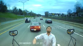 Raging driver halts in middle of traffic, screams at school bus