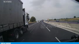 Met Police speeding in outside lane while towing trailer