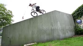 Dangerous Stunt on BMX Bike!