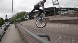 Man crashes on BMX Bike Stunt / Fail / Crash