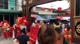 Locals celebrate Chinese Mid-Autumn Festival at Thai market