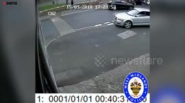 Shocking footage shows gang stealing a gold-laden safe from a house in broad daylight