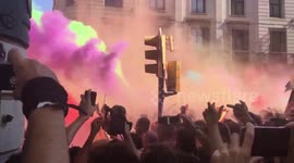 Riot of colour as separatists throw powder at Barcelona police