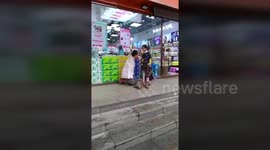10-year-old girl helps armless man eat bread