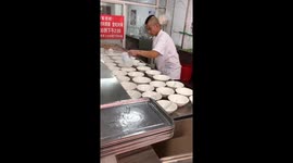 江苏南京  混沌店老板神操作“功夫”摆碗