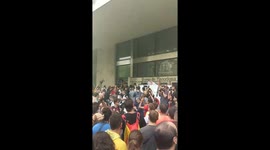 #1oct #1OctAlCarrer #NiOblitNiPerdó #NiUnPasEnrereFora, fora, fora la bandera espanyola. https://t.co/zbHjSCiPHS