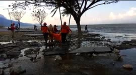 Palu search and rescue teams evacuate Sulawesi earthquake victims