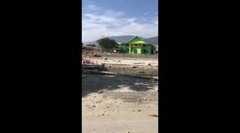 this situations after tsunami in taman ria beach palu