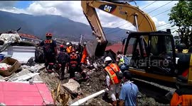 this excavators has arrived in disasters area at BalaRoa, palu