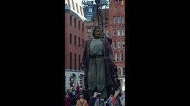 Le Grande Giant exploring Liverpool