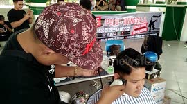 Indonesian barbers hold charity hairdressing fair for Palu tsunami victims