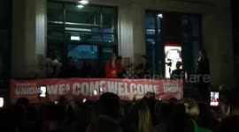 Becky Hill - Acapella in the street after gig cancelled due to burst water main so sing to fans left outside