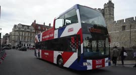 Tourists Avoid Windsor Tour Bus
