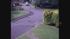 Yodel courier delivery from a moving vehicle - VERY FUNNY