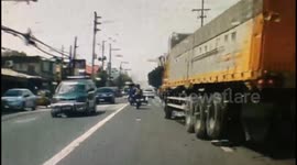 Shocking moment lorry smashes into cars after brakes fail