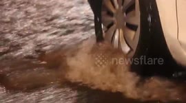 После мощной грозы с градом улица Крещатик оказалась полностью затоплена водой