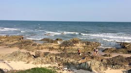 Many foreign tourists bathe in Phan Thiet beach