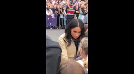 LOVE HER SO MUCH! #royaltouraus #royaltour #MeghanMarkle #MeghanAndHarry #Melbourne #rachelzane @KensingtonRoyal https://t.co/9CcedcAaRb