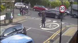 Moment youth in South London pulls massive knife during altercation