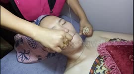 Traditional method hair remover by using string, remove hair clean and clear without shaving or waxing!