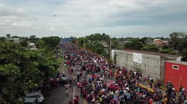 Hundreds of people make a mass exodus in Honduran migrant caravan
