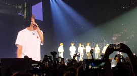 BTS, First time LIVE PARIS, LOVE YOURSELF, BTS Cry . Ils pleurent