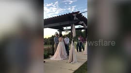 Bride ties the knot after another woman gave her the venue for free