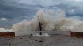 Intense Hurricane Willa bears down on Mexican resort town