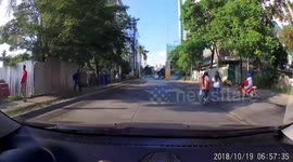 Motorcyclist tries to show off and crashes