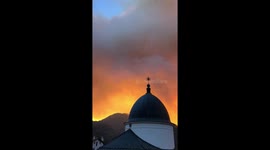 Massive blaze sweeps through Dolomites