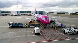 Timelapse of aircraft offloading and refuelling at London Luton Airport